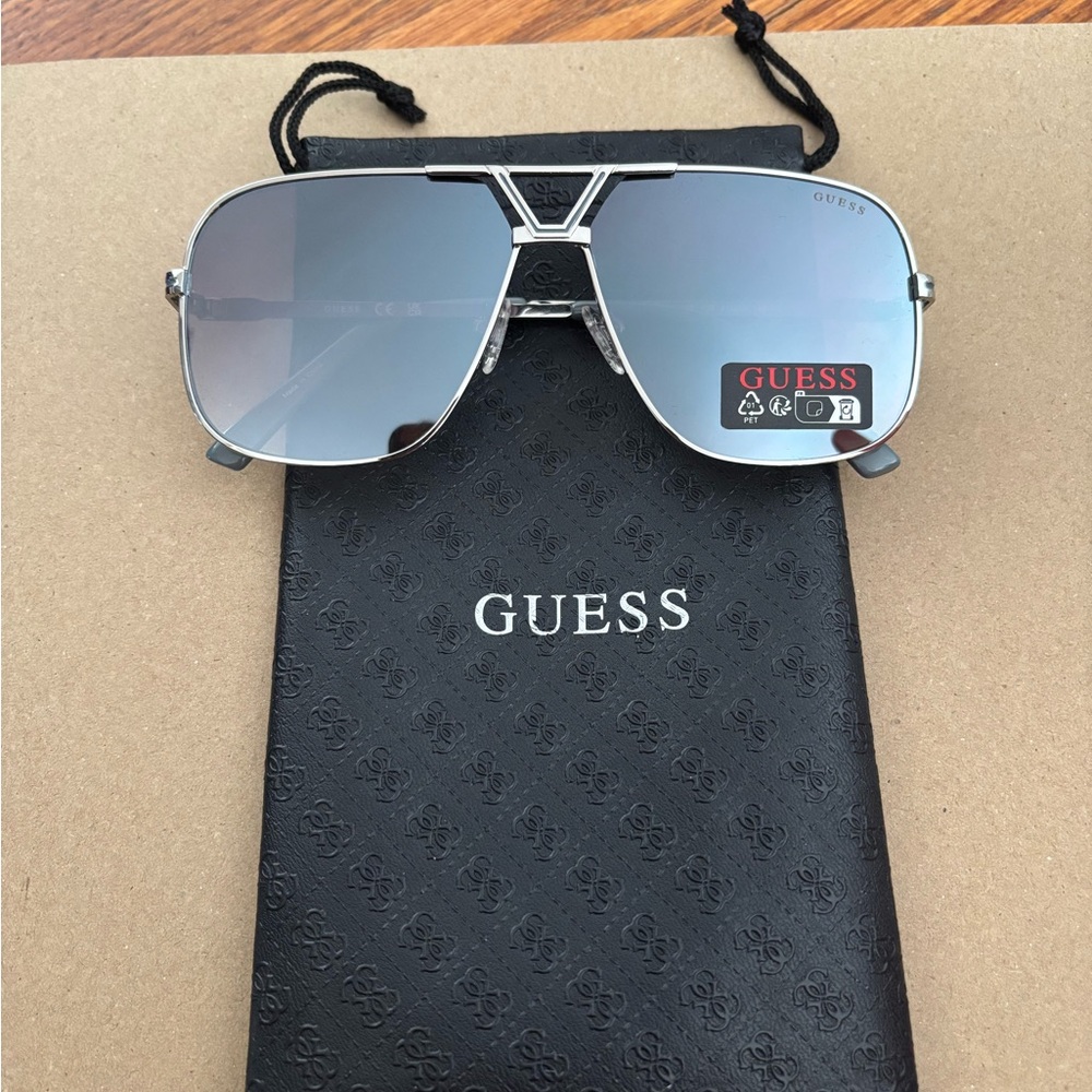 Guess Men’s Sunglasses- Brand new with stickers and drawstring bag